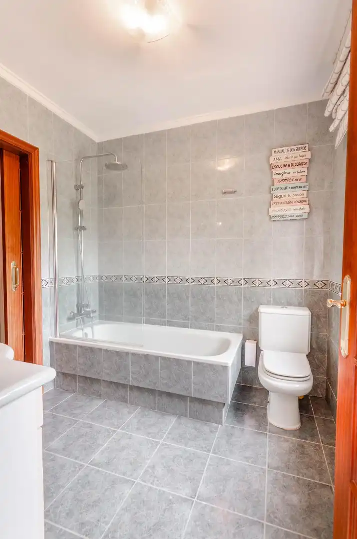 Baño de Casa o chalet en venta en Pravia con Calefacción, Jardín privado y Parquet