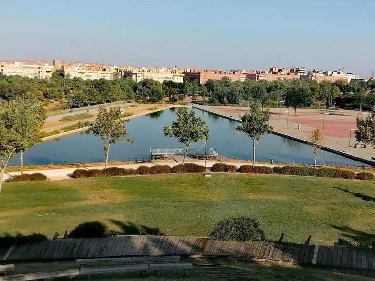 Jardí de Apartament en venda en Madrid