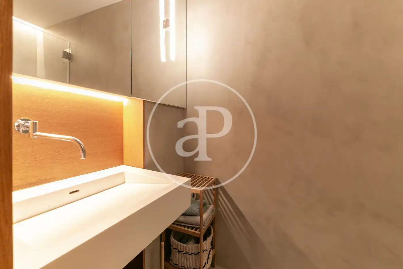 Baño de Piso de alquiler en Barcelona con Aire acondicionado, Calefacción y Amueblado