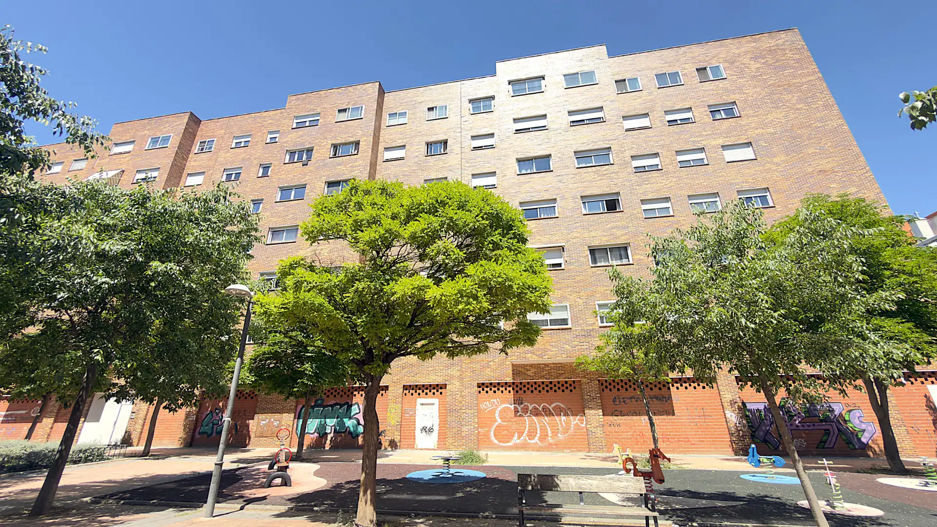 Vista exterior de Piso en venta en Coslada con Aire acondicionado, Calefacción y Jardín privado