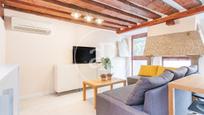 Living room of Flat to rent in  Madrid Capital  with Air Conditioner and Furnished