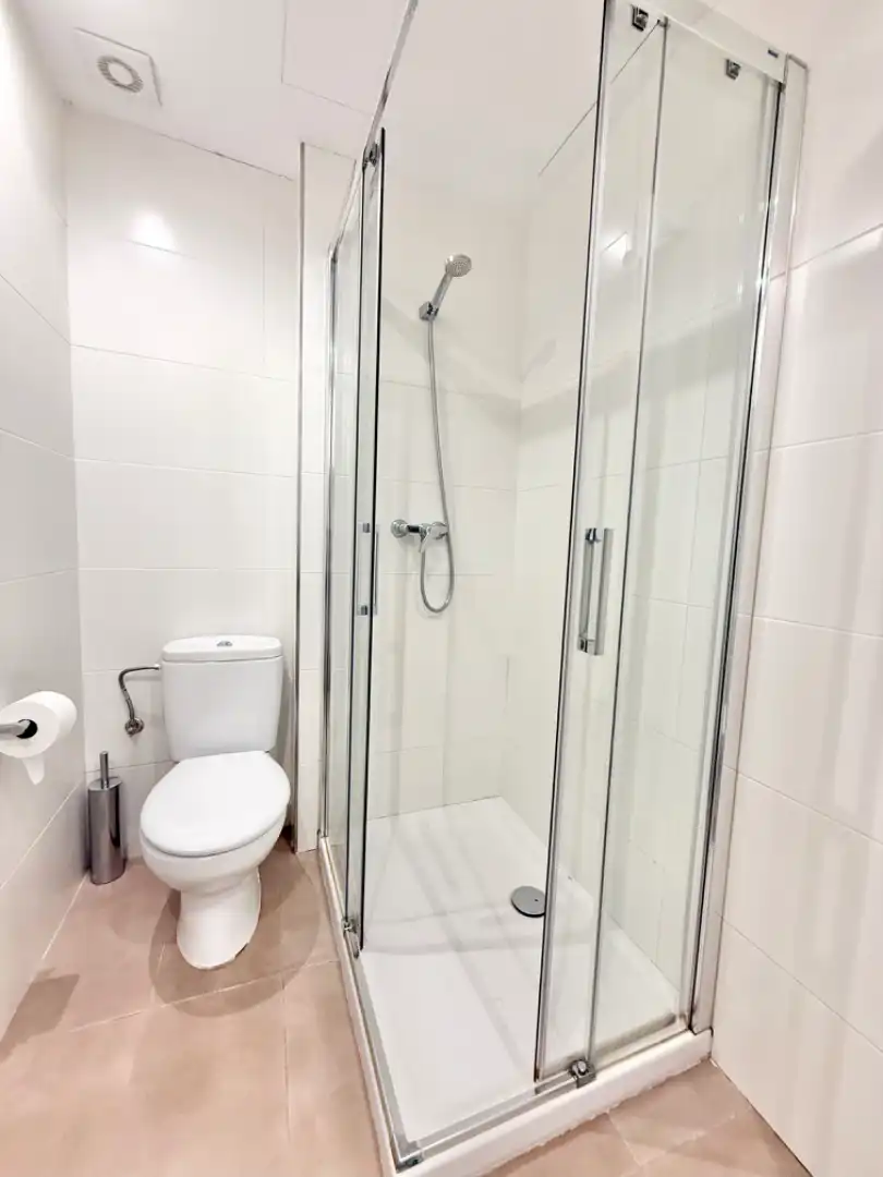 Baño de Estudio en venta en Barcelona con Aire acondicionado, Calefacción y Parquet
