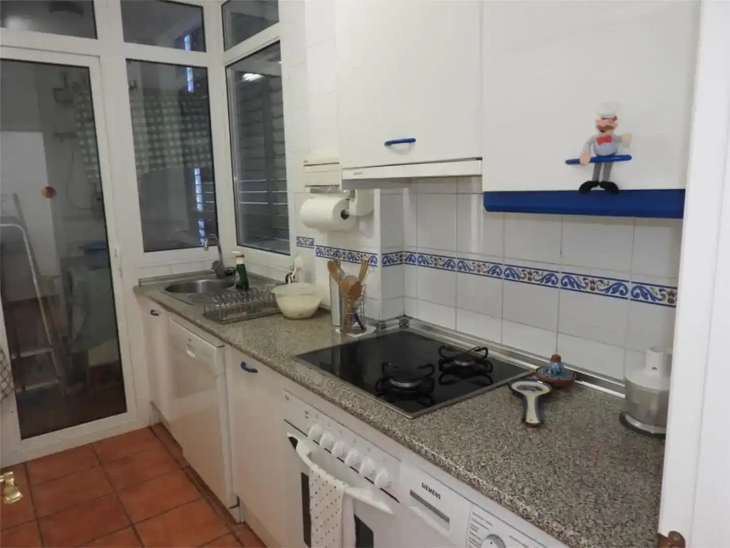 Küche von Wohnung zur Miete in La Antilla mit Privatgarten, Schwimmbad und Möbliert