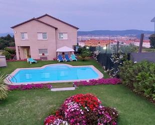 Piscina de Casa o xalet en venda en Poio amb Calefacció, Jardí privat i Terrassa