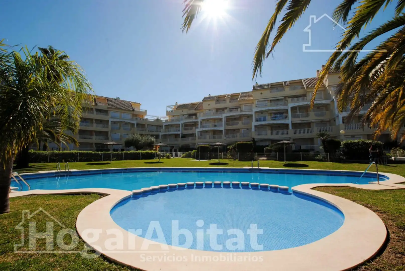 Vista exterior de Pis en venda en Dénia amb Aire condicionat, Calefacció i Jardí privat
