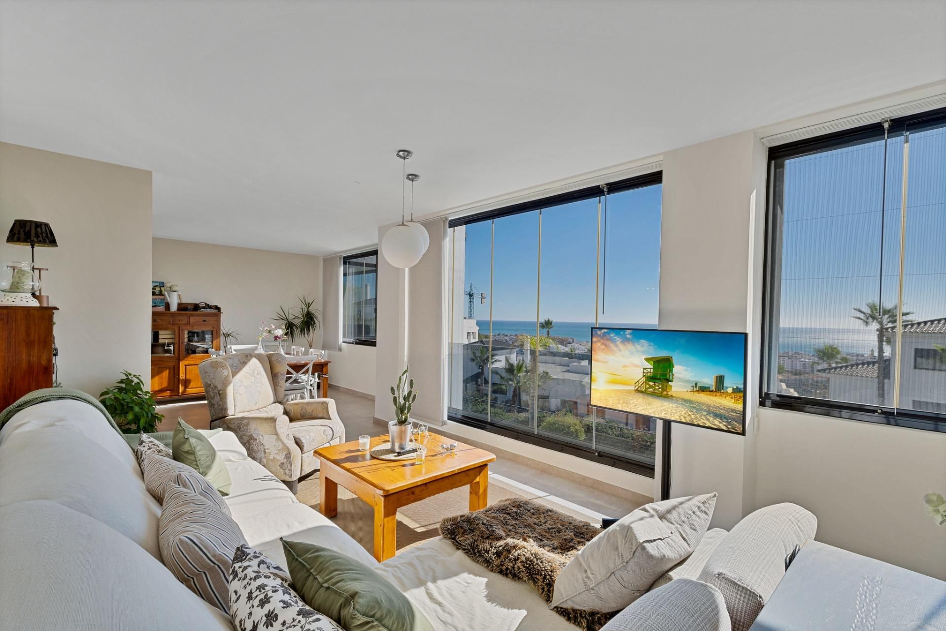 Sala d'estar de Apartament en venda en Estepona amb Aire condicionat, Calefacció i Jardí privat