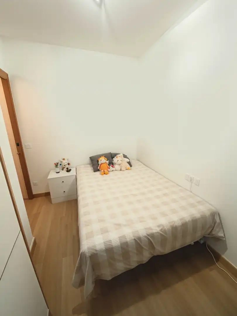 Habitación de Piso en venta en Barcelona con Balcón y Internet