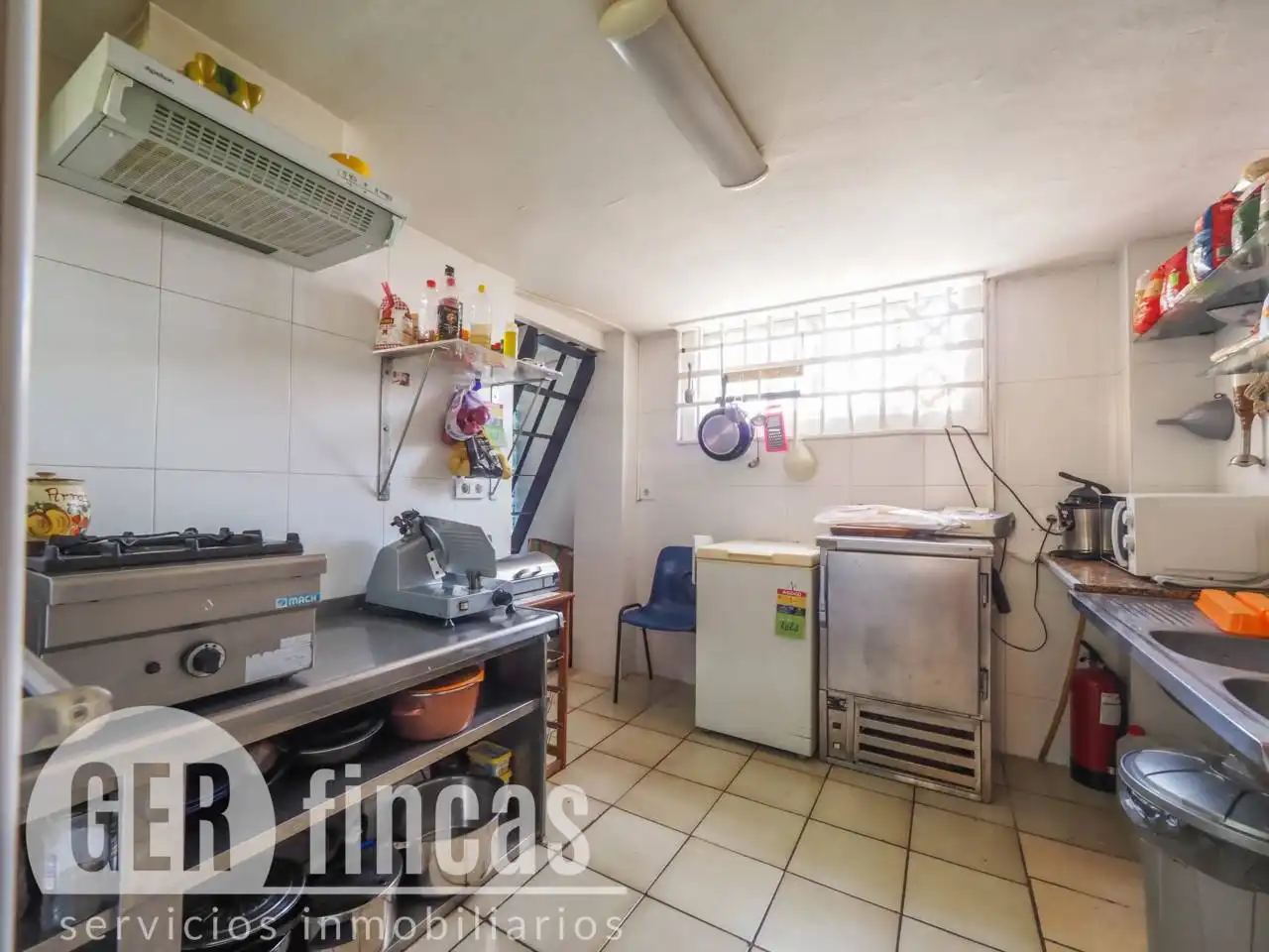 Cuina de Local en venda en Terrassa amb Aire condicionat