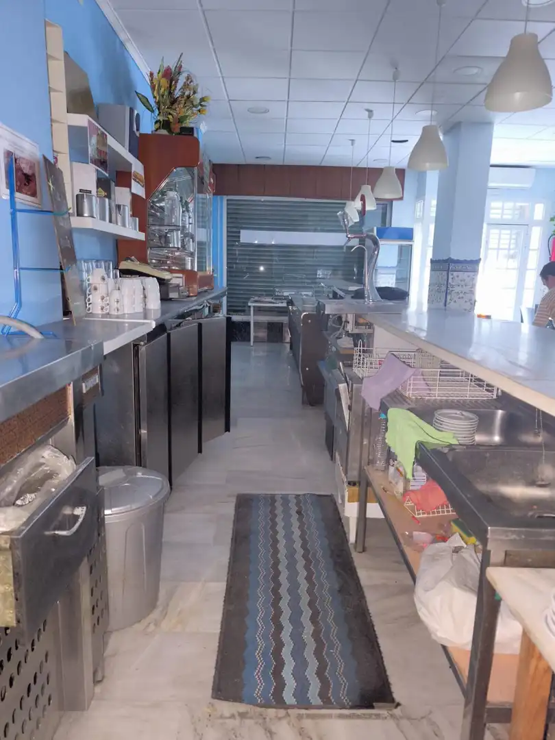 Cocina de Local en venta en Sevilla con Aire acondicionado