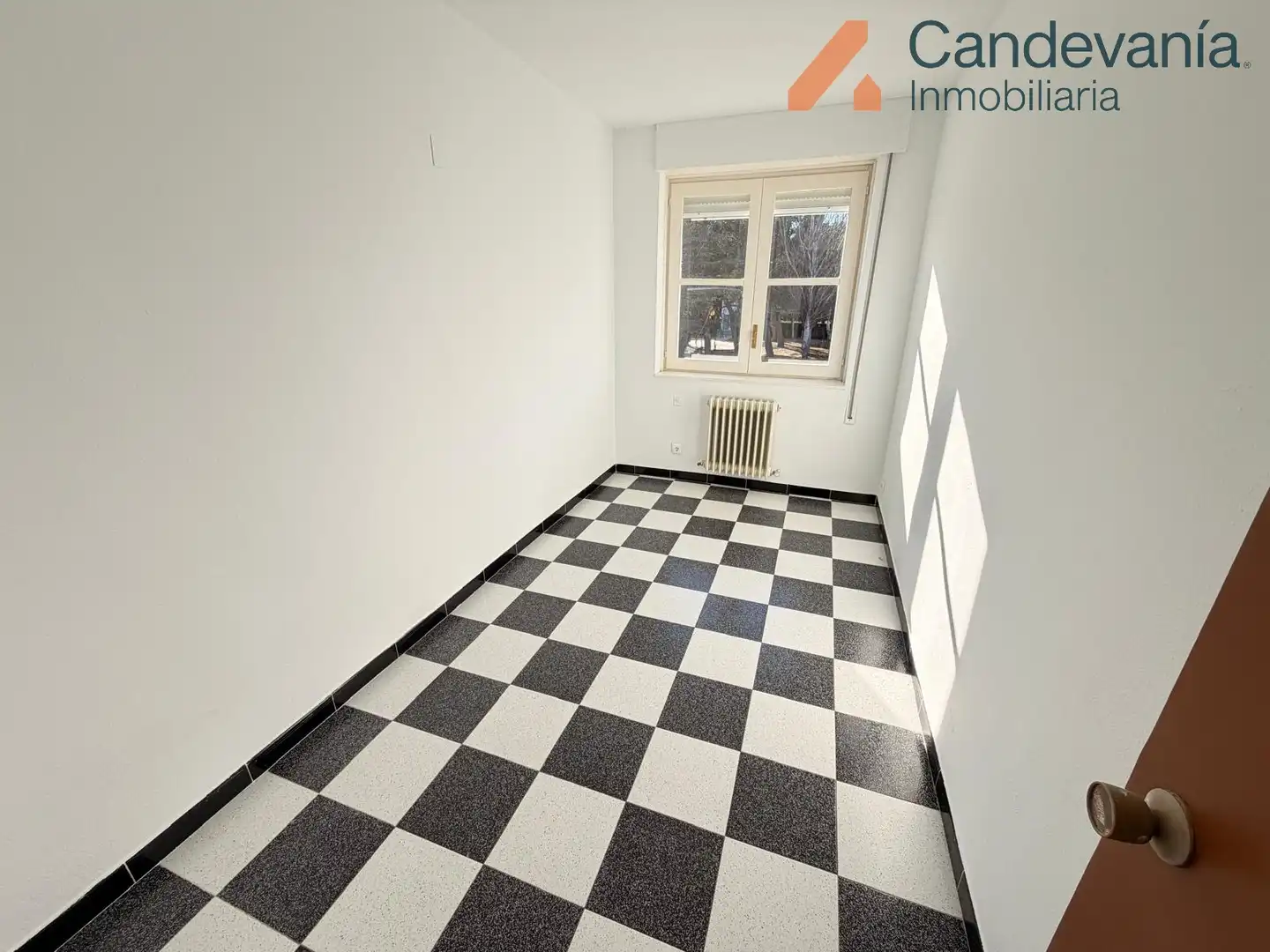 Casa adosada en venta en Gurrea de Gállego con Calefacción, Trastero y Horno