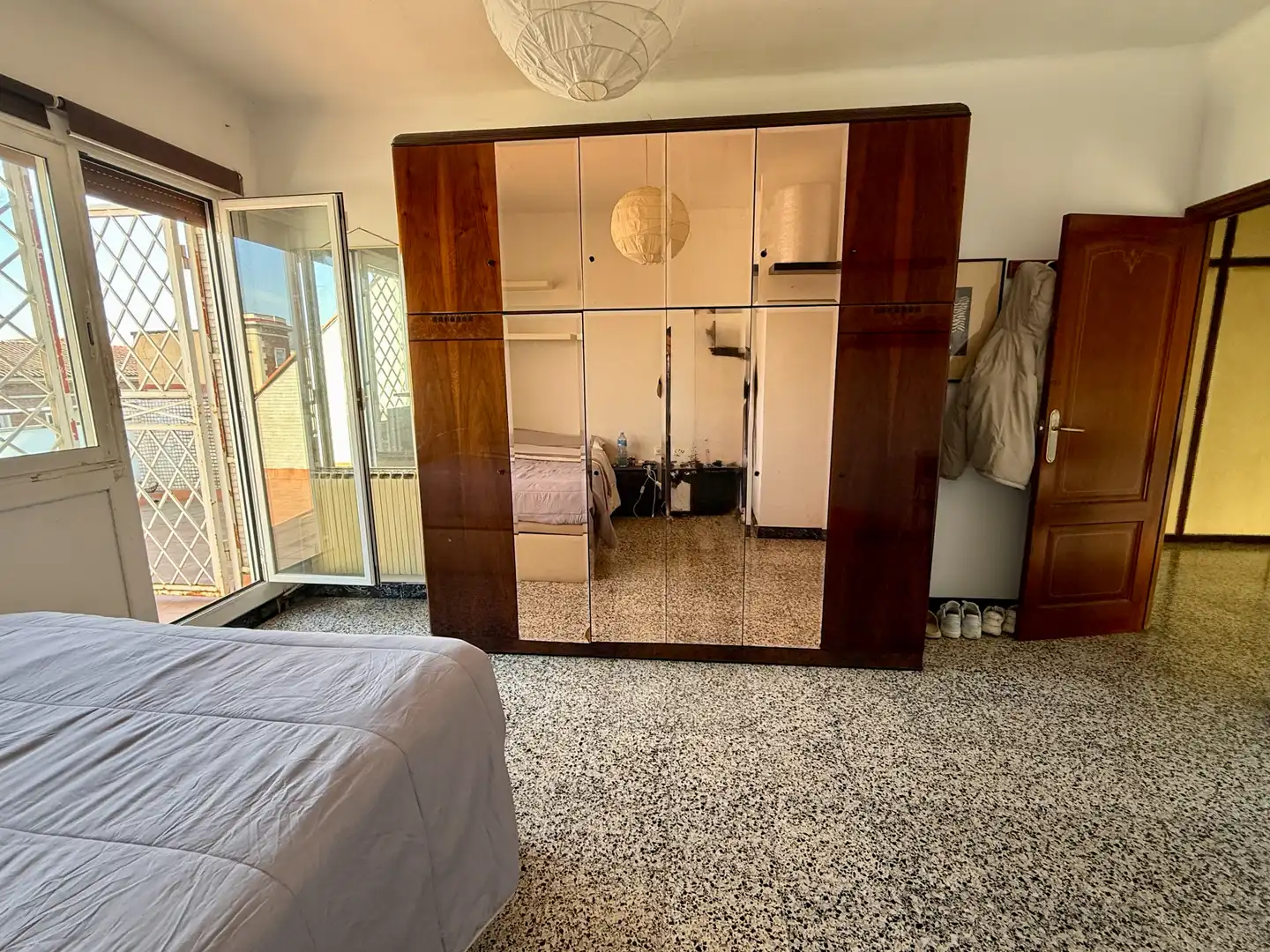 Schlafzimmer von Dachboden zum Verkauf in Barcelona mit Heizung, Terrasse und Balkon
