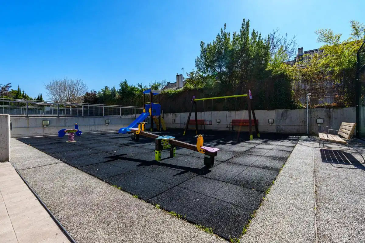 Parking de Piso en venta en Pozuelo de Alarcón con Aire acondicionado, Calefacción y Jardín privado