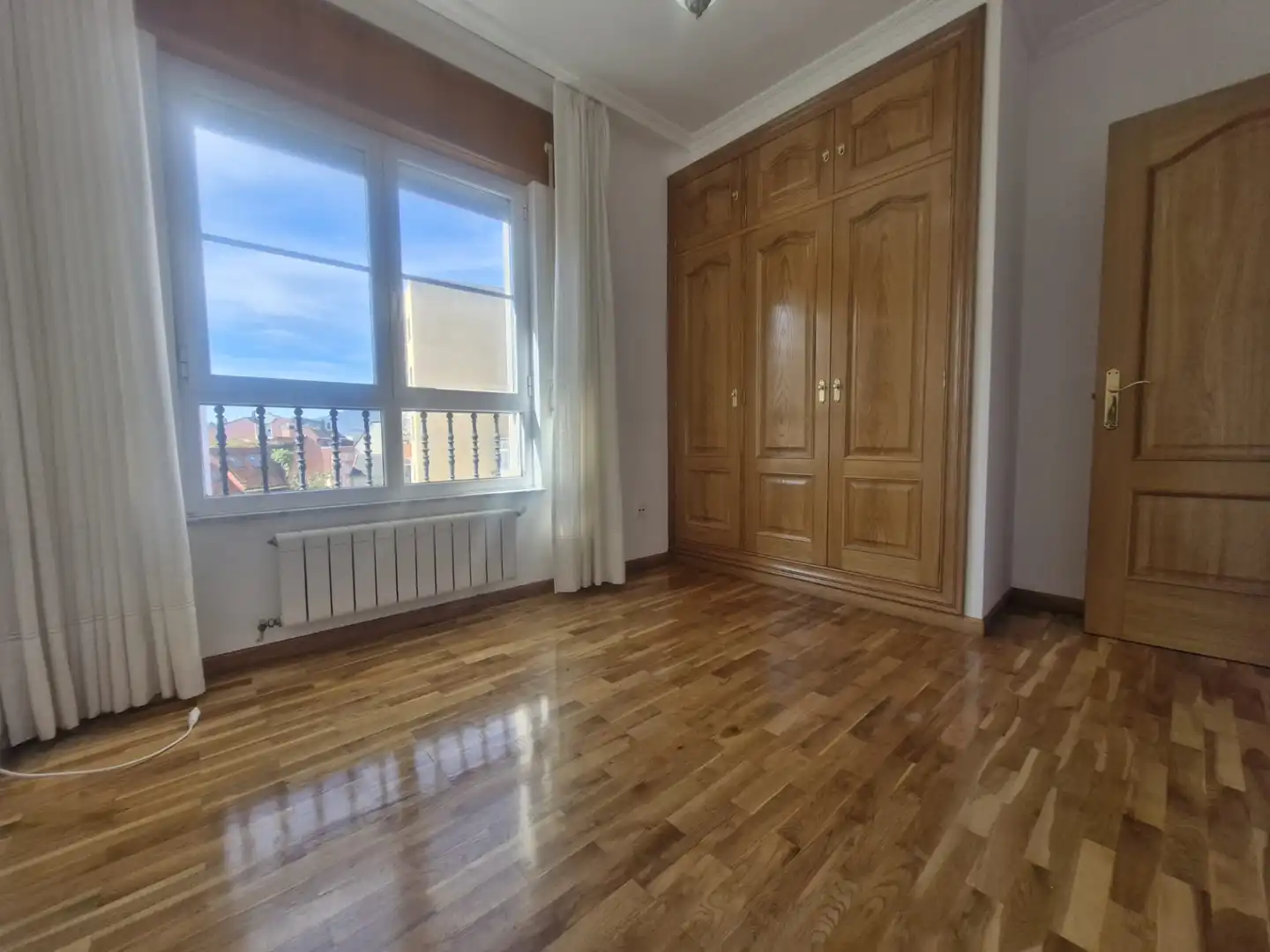 Schlafzimmer von Wohnung zum Verkauf in Foz mit Heizung, Abstellraum und Möbliert