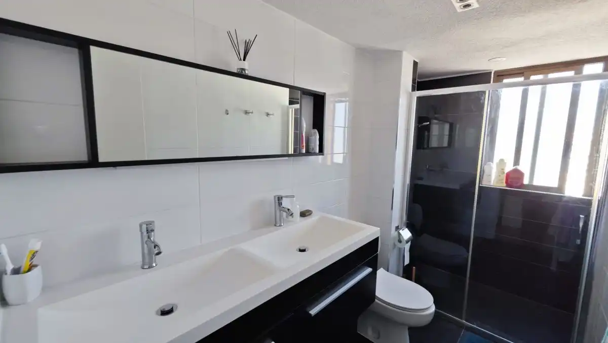 Bathroom of Flat for rent in Elche / Elx  with Air Conditioner, Heating and Parquet flooring