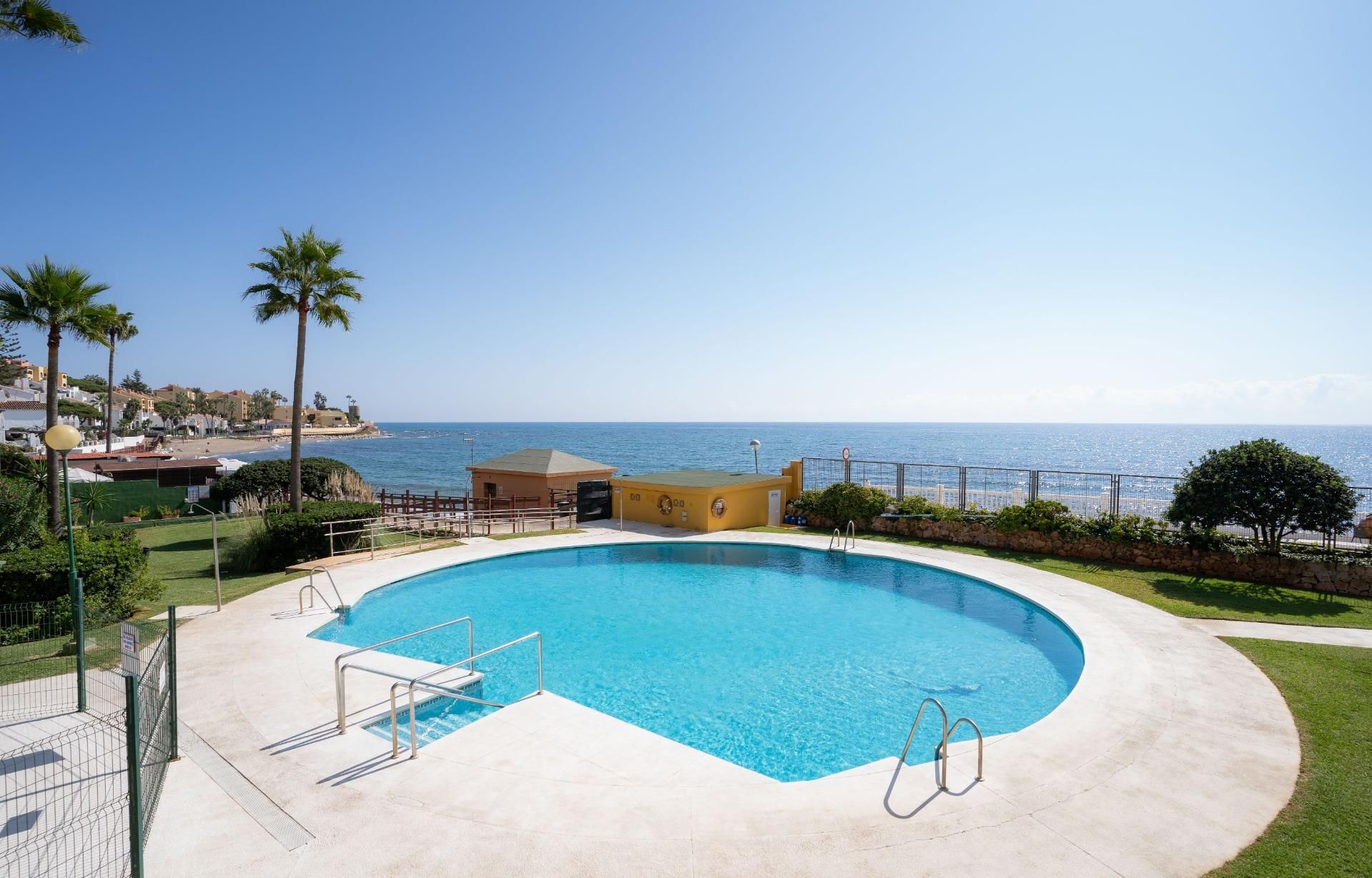 Piscina de Estudi en venda en Mijas amb Aire condicionat, Jardí privat i Piscina comunitària