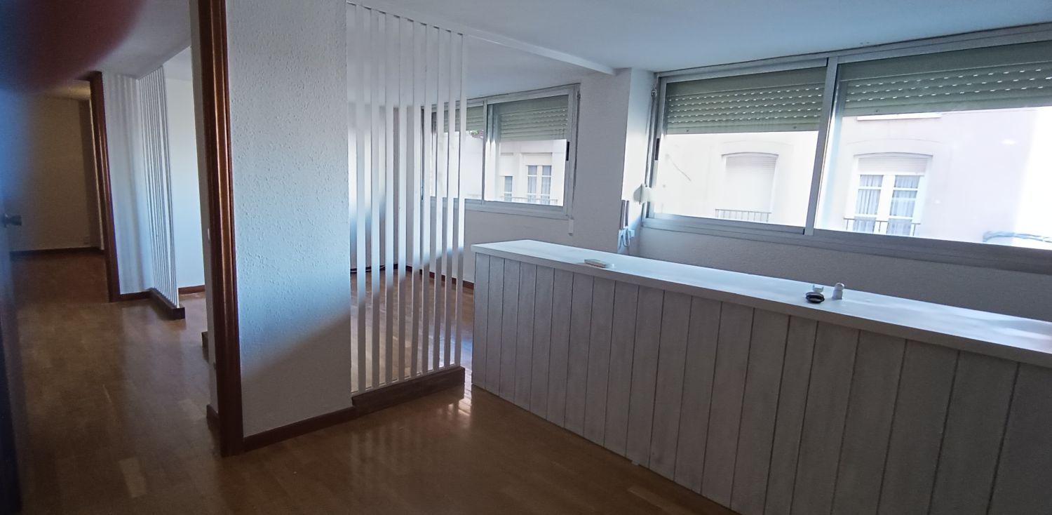 Office to rent in Zamora Capital   with Heating and Storage room