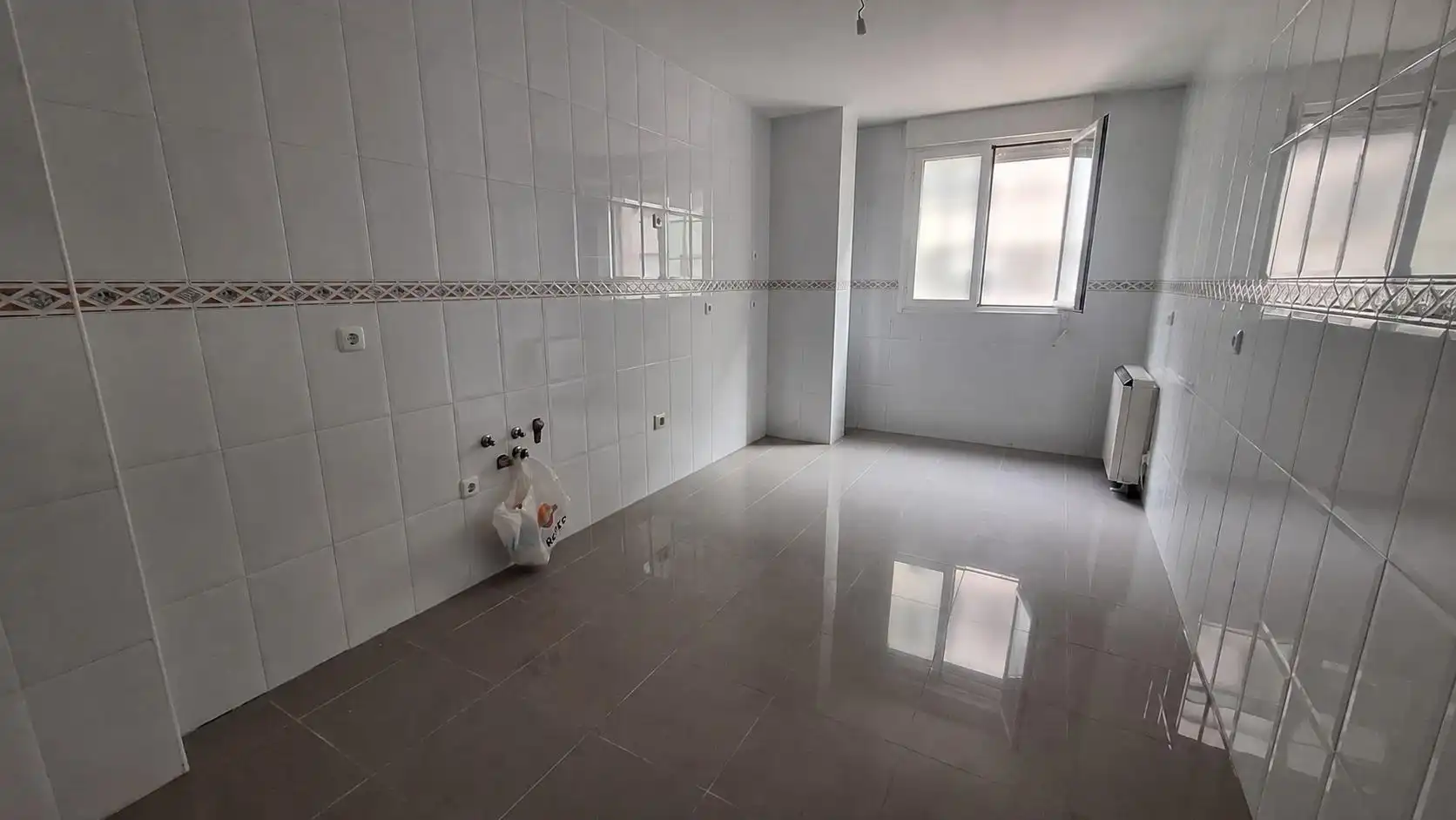 Cocina de Piso en venta en Ponferrada con Calefacción, Parquet y Trastero