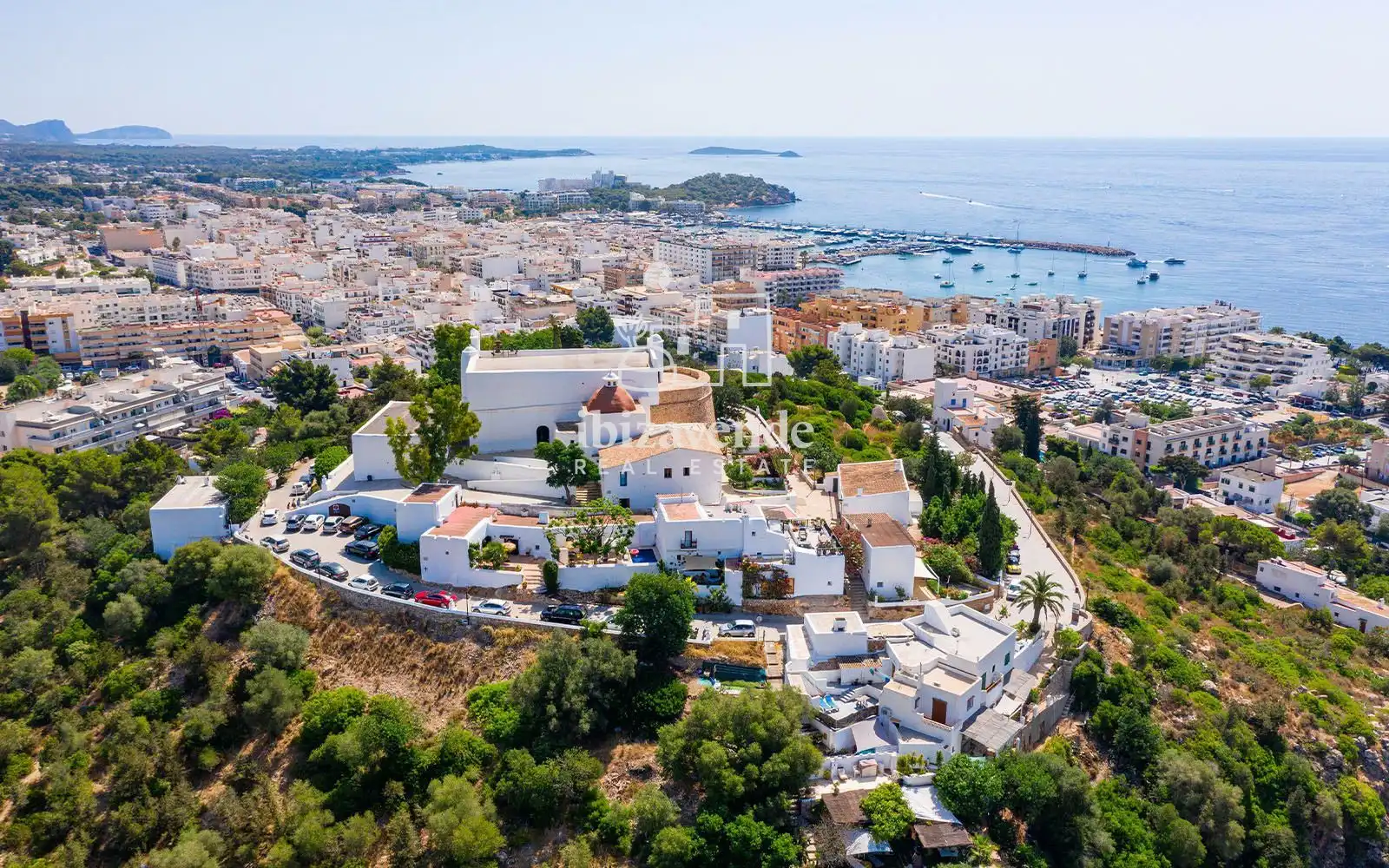 Außenansicht von Wohnung zur Miete in Santa Eulària des Riu mit Klimaanlage, Terrasse und Möbliert