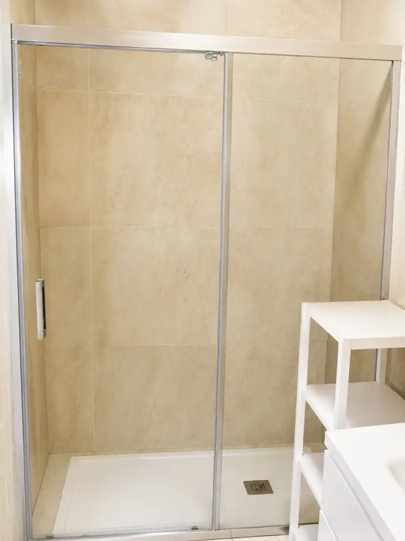 Baño de Casa adosada en venta en Figueres con Aire acondicionado, Calefacción y Jardín privado