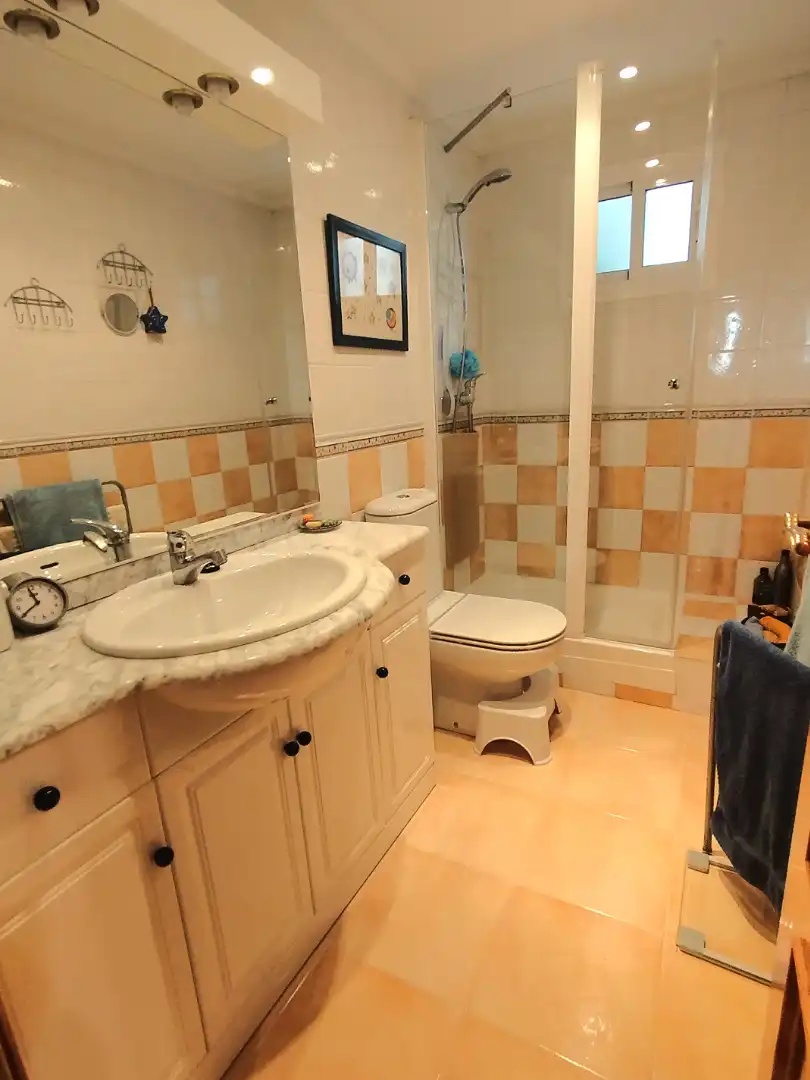 Badezimmer von Wohnung zum Verkauf in Móstoles mit Klimaanlage, Heizung und Privatgarten
