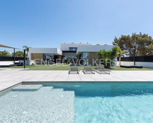 Vista exterior de Casa o xalet de lloguer en Bétera amb Aire condicionat, Terrassa i Piscina