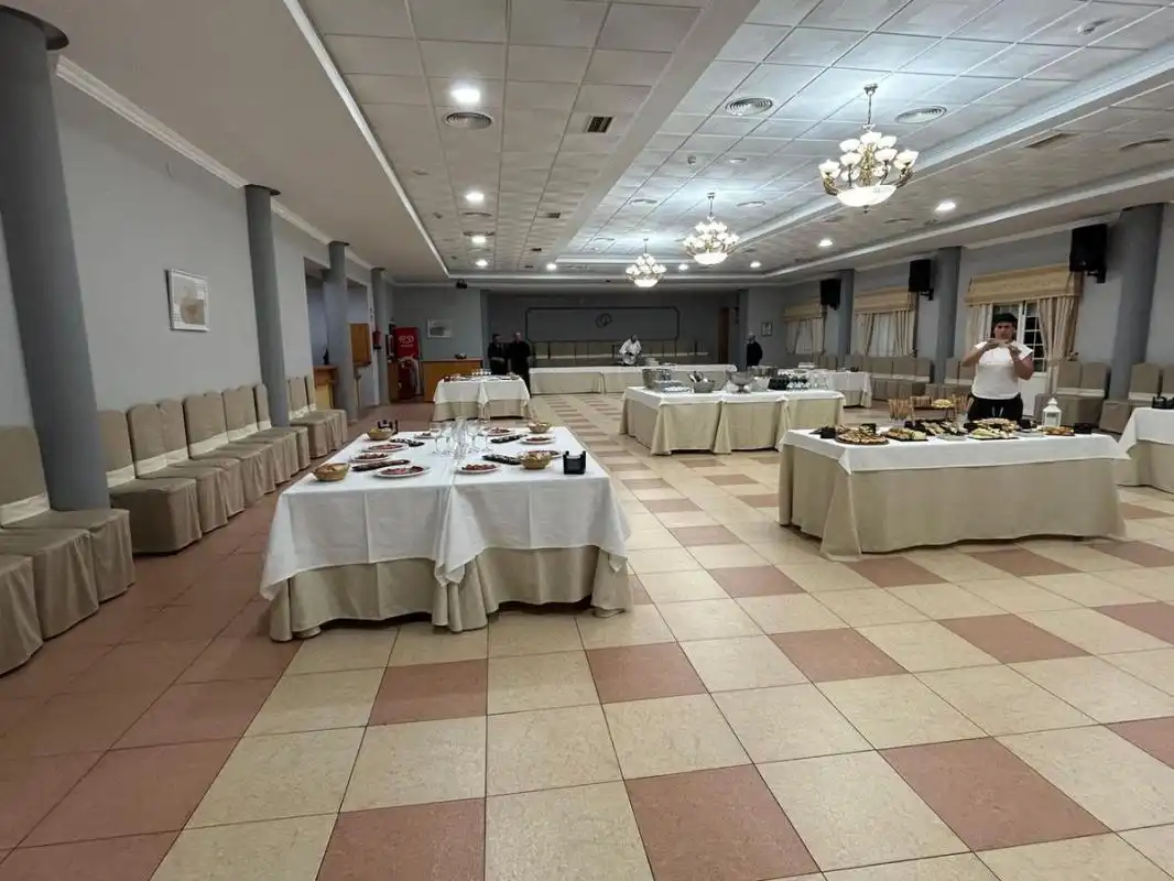 Local en venta en Navalvillar de Pela con Aire acondicionado y Calefacción