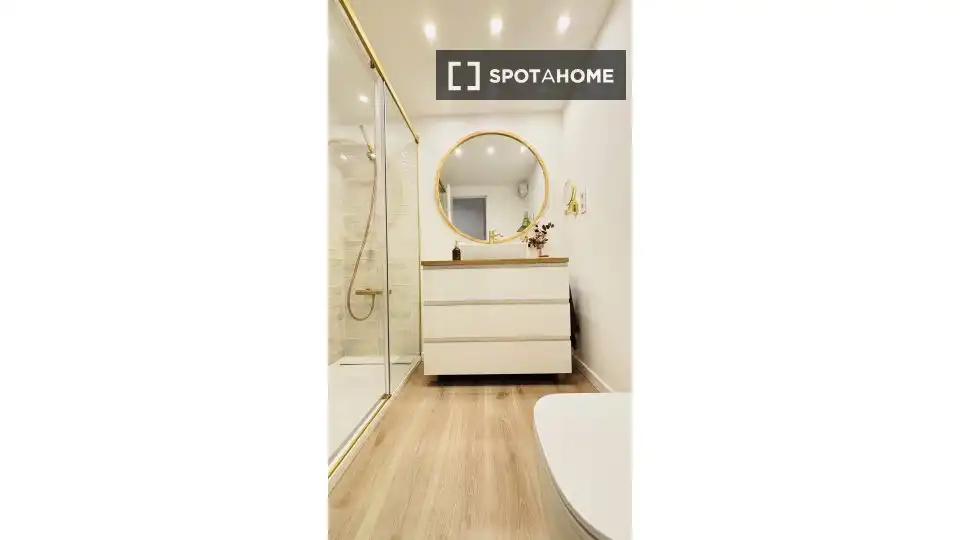 Baño de Apartamento para compartir en Benidorm con Aire acondicionado, Terraza y Amueblado
