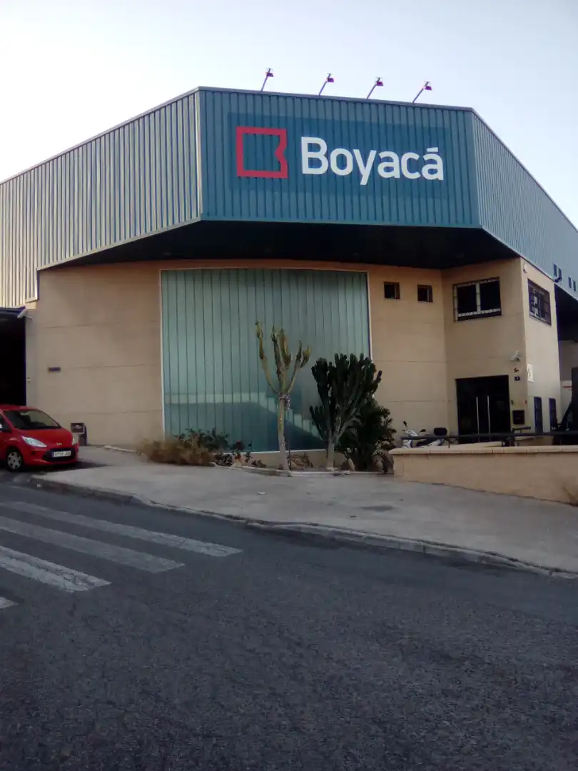 Vista exterior de Nave industrial en venta en Viator con Calefacción y Alarma