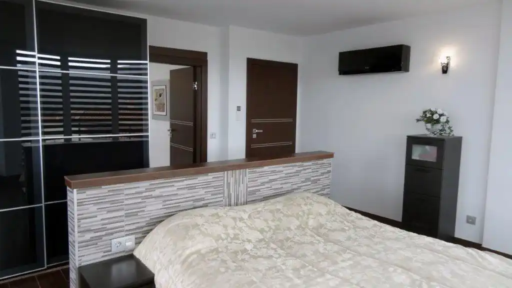 Habitación de Casa o chalet en venta en L'Alfàs del Pi con Aire acondicionado, Calefacción y Jardín privado