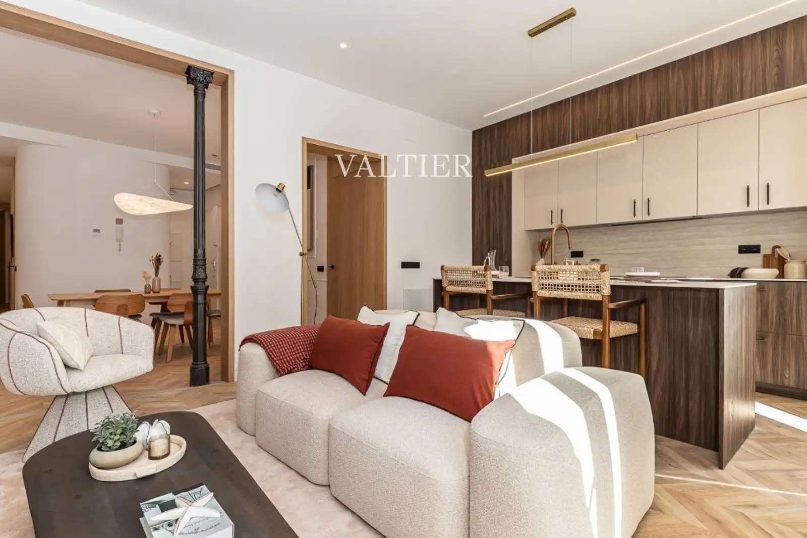 Living room of Flat for sale in Madrid  with Air Conditioner, Terrace and Furnished