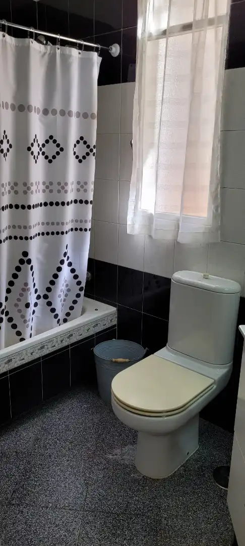 Badezimmer von Wohnung zur Miete in Cuenca mit Heizung, Möbliert und Ofen