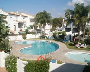 Vista exterior de Apartament en venda en Estepona amb Aire condicionat