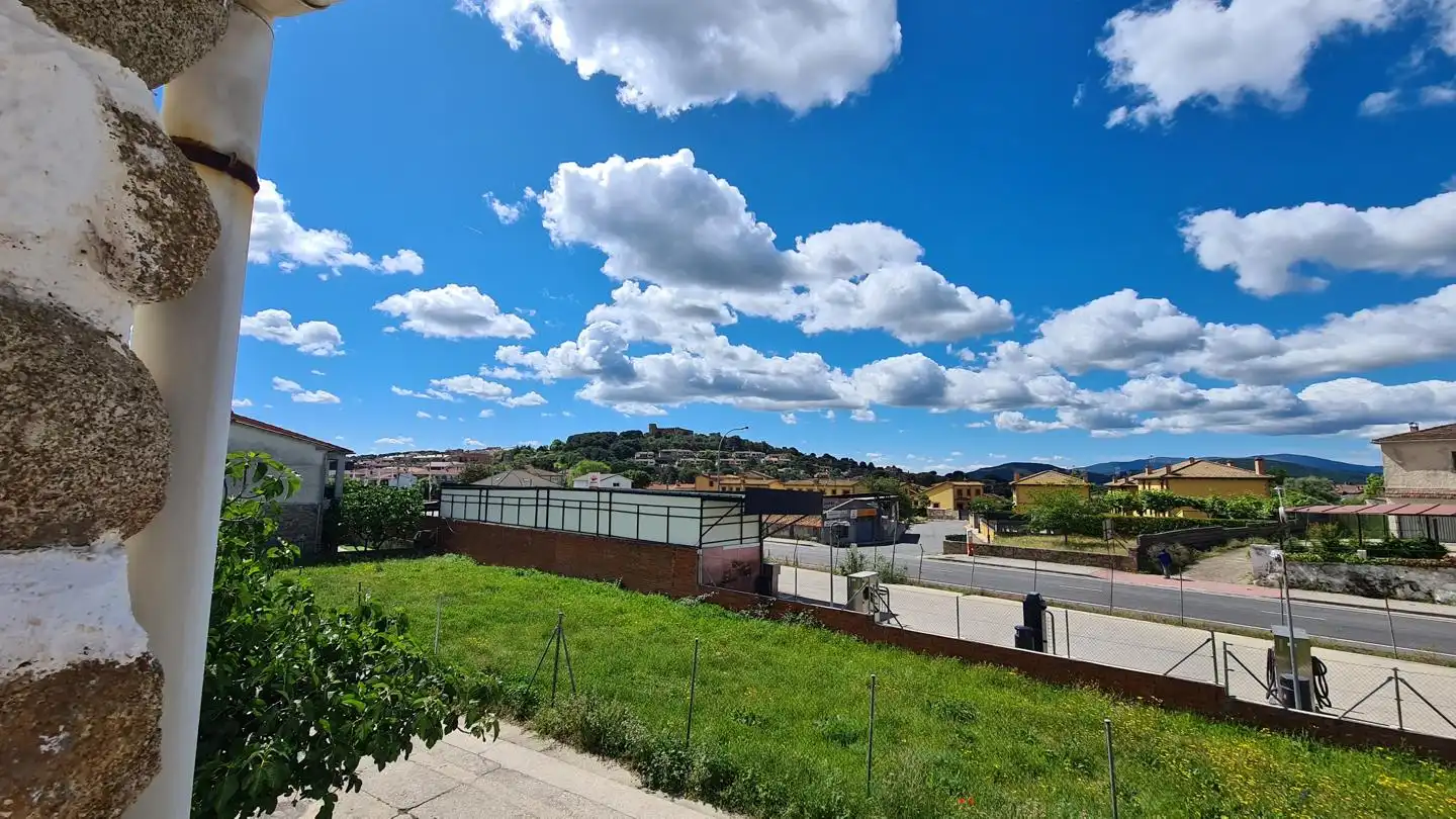 Vista exterior de Casa o xalet en venda en La Adrada  amb Terrassa