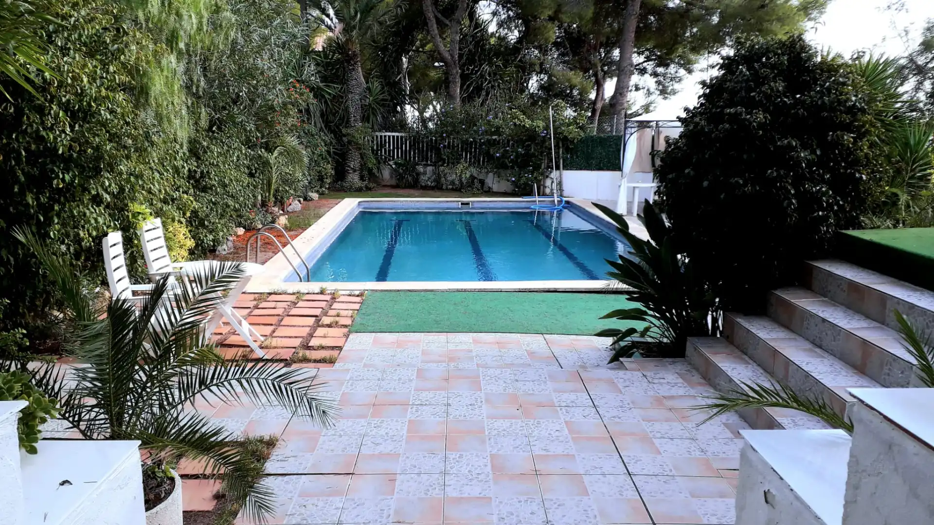 Piscina de Casa o xalet en venda en Castelldefels amb Aire condicionat, Calefacció i Jardí privat