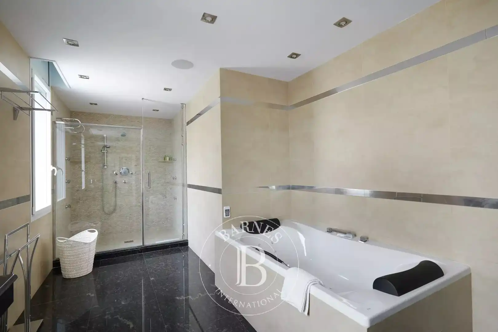 Casa con piscina en venta en Les Botigues de Sitges, imagen 9