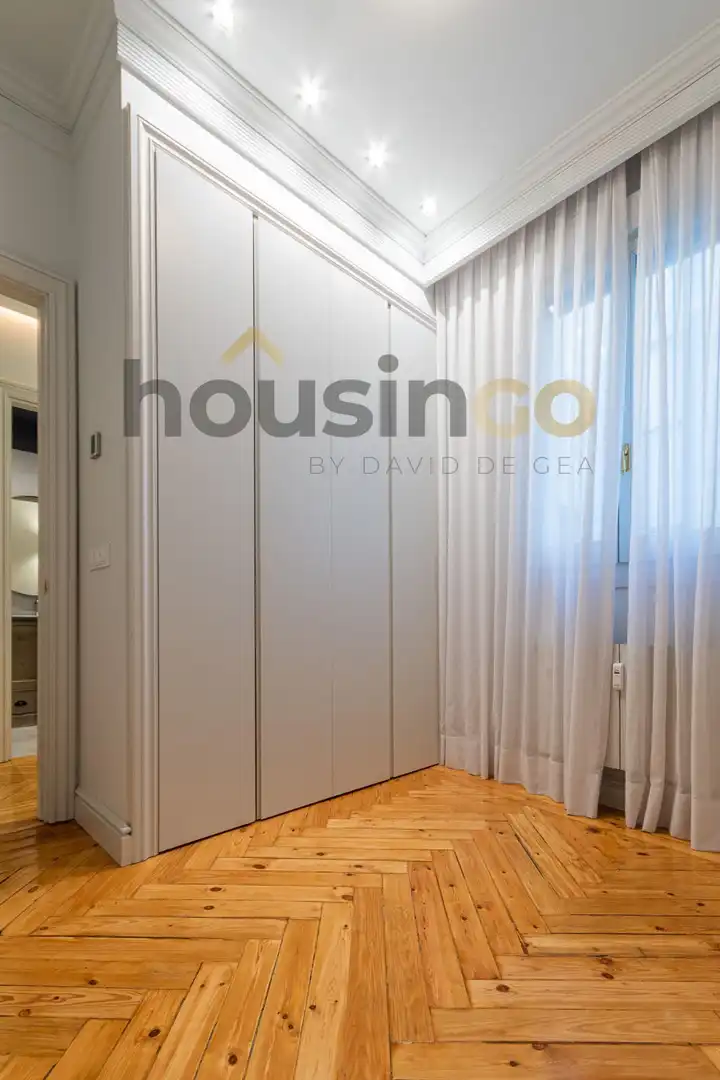 Bedroom of Flat for rent in Madrid  with Air Conditioner, Heating and Terrace