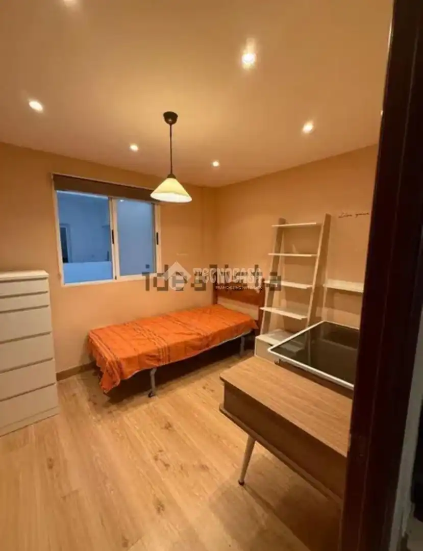 Habitación de Piso en venta en Granada con Aire acondicionado, Amueblado y Balcón