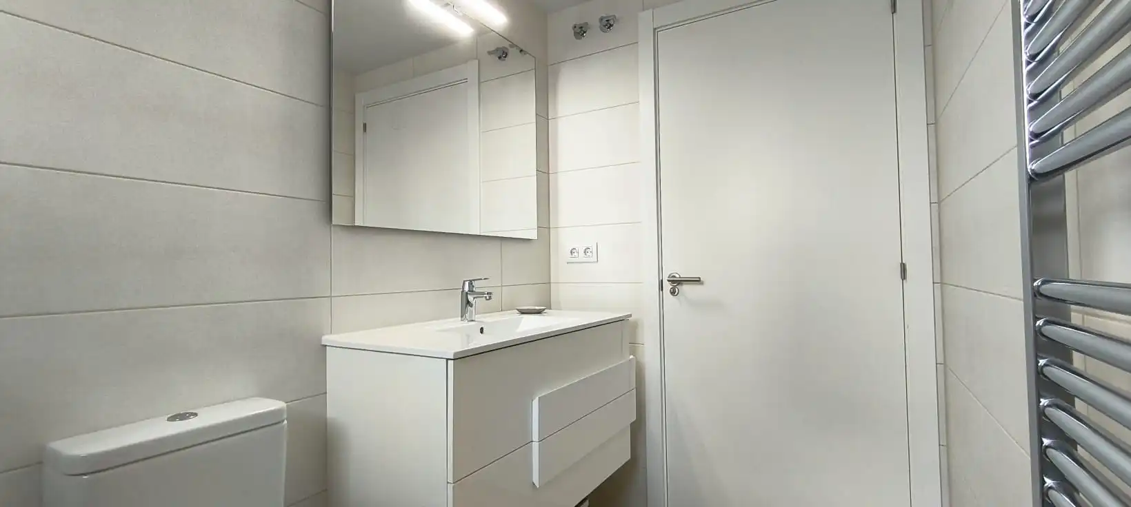 Badezimmer von Wohnung zum Verkauf in L'Hospitalet de Llobregat mit Klimaanlage, Heizung und Parkett