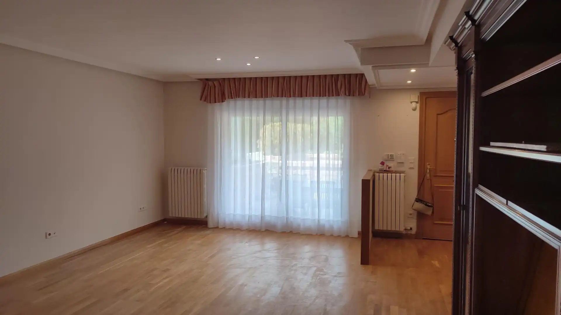 Sala de estar de Casa adosada de alquiler en Zaragoza con Aire acondicionado, Calefacción y Jardín privado