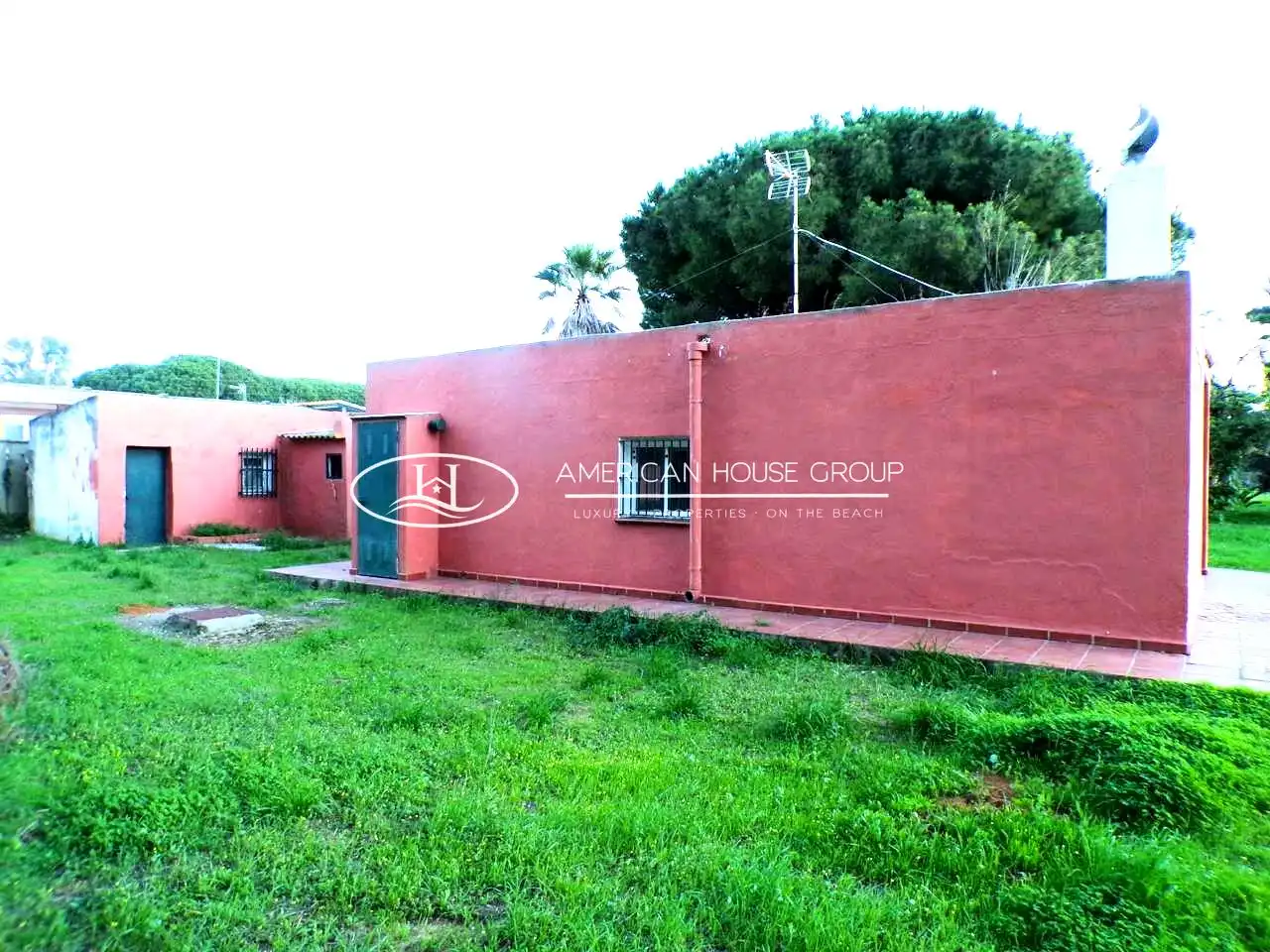 Vista exterior de Casa o chalet en venta en Chiclana de la Frontera con Piscina