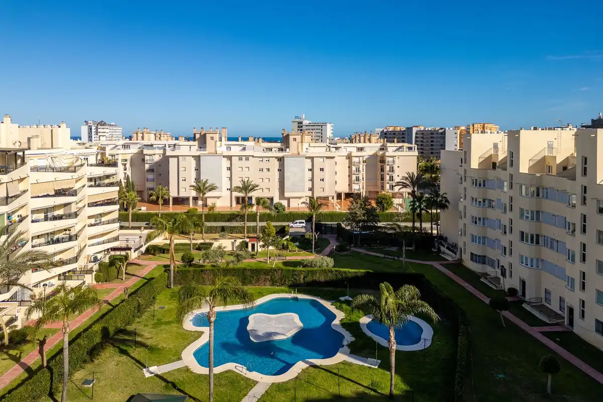 Außenansicht von Dachboden zum Verkauf in Torremolinos mit Klimaanlage, Terrasse und Schwimmbad