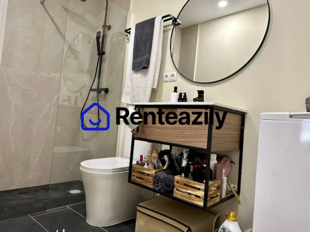 Baño de Estudio de alquiler en Barcelona con Aire acondicionado, Parquet y Amueblado