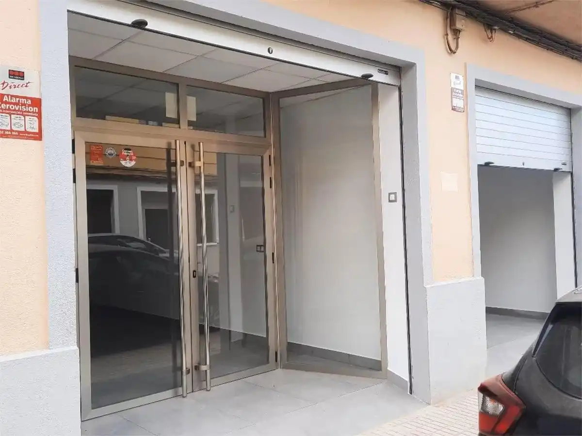 Local commercial à vendre à calle Luis Marti 12