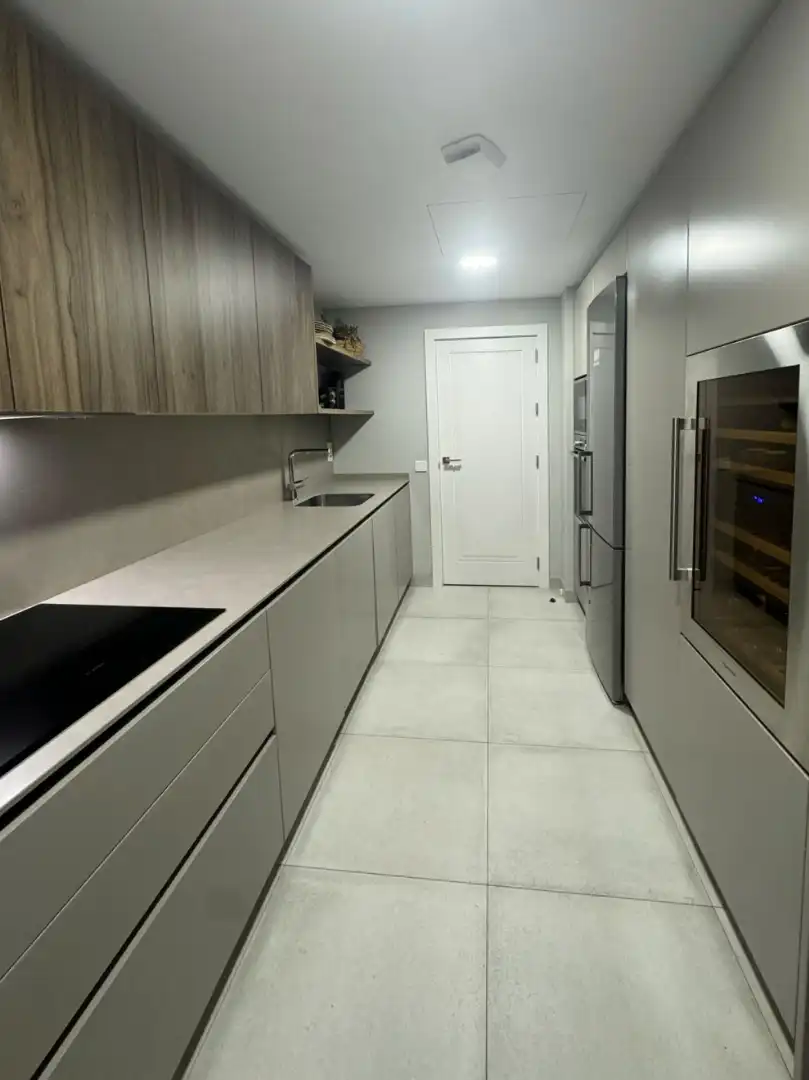 Cocina de Planta baja de alquiler en Boadilla del Monte con Aire acondicionado, Calefacción y Jardín privado