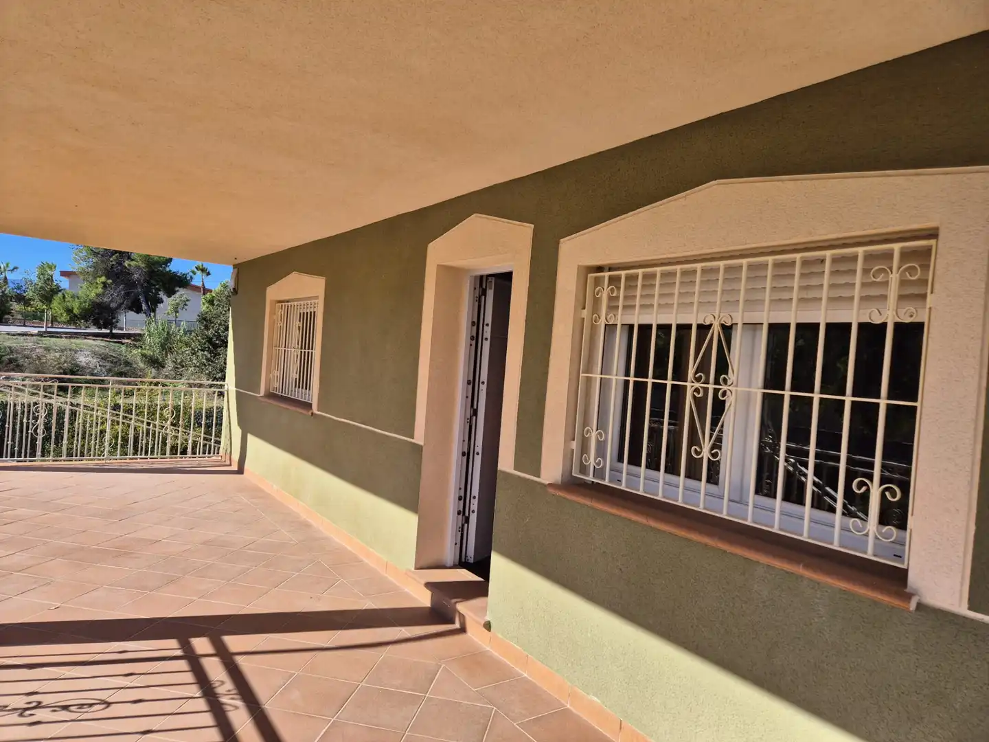 Vista exterior de Casa o xalet en venda en Albudeite amb Jardí privat, Terrassa i Moblat