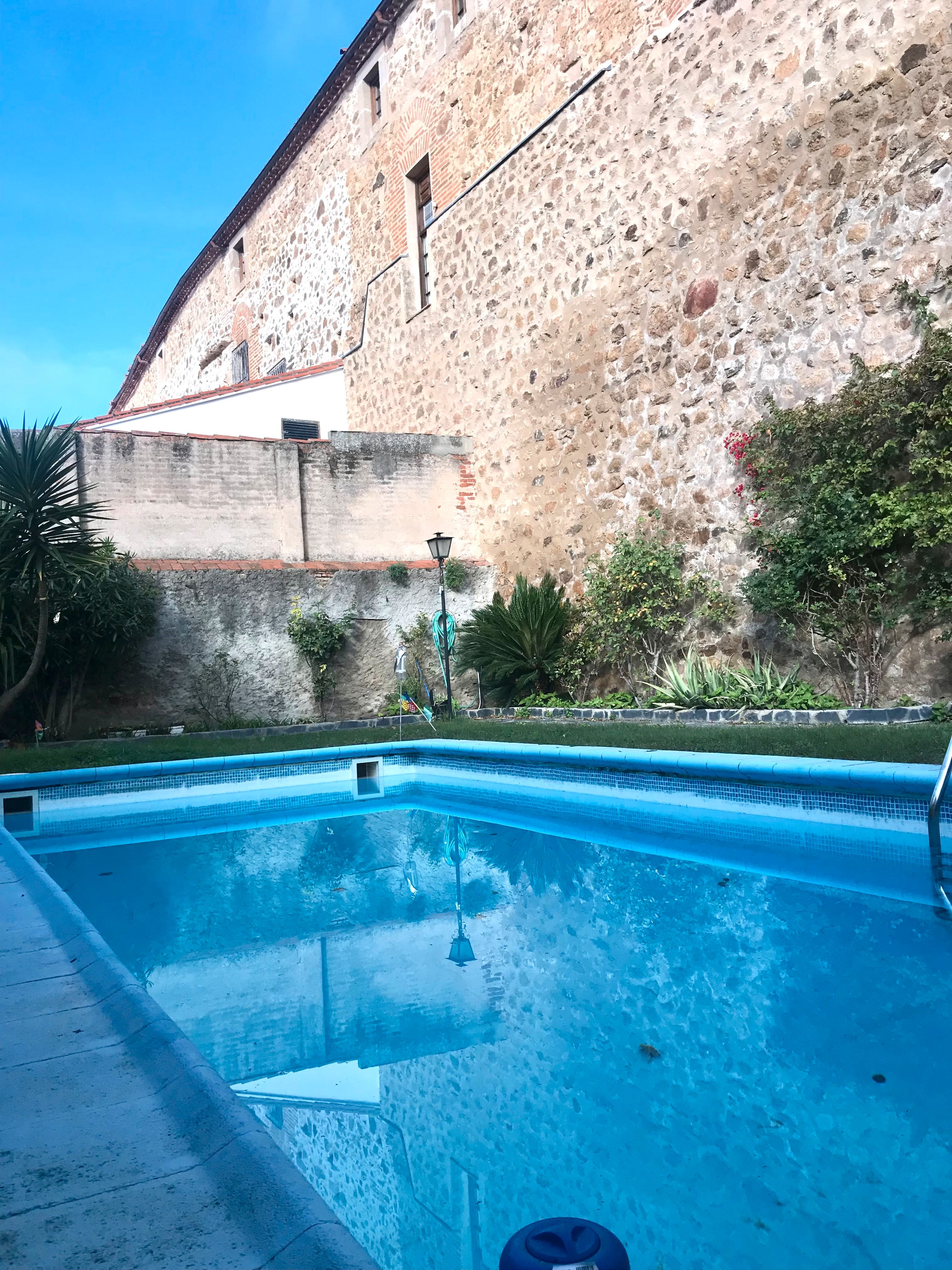 Piscina de Casa adosada en venda en Plasencia amb Aire condicionat, Calefacció i Jardí privat