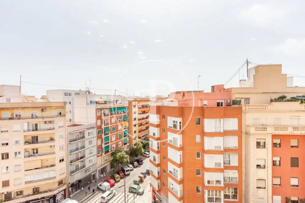 Vista exterior de Àtic en venda en Valencia amb Aire condicionat, Terrassa i Traster