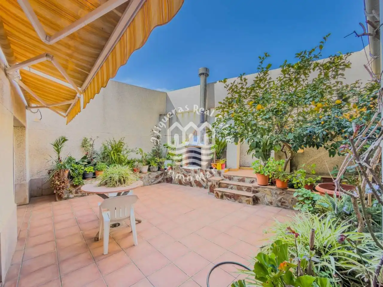 Jardí de Casa o xalet en venda en Terrassa amb Aire condicionat, Calefacció i Terrassa