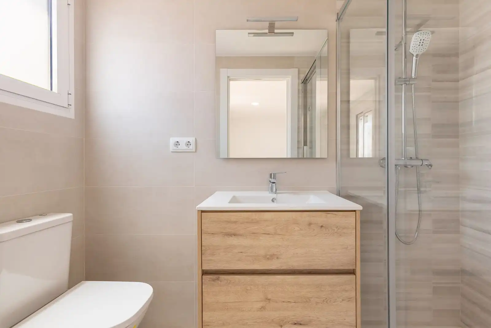 Baño de Piso de alquiler en Meliana con Aire acondicionado, Terraza y Horno