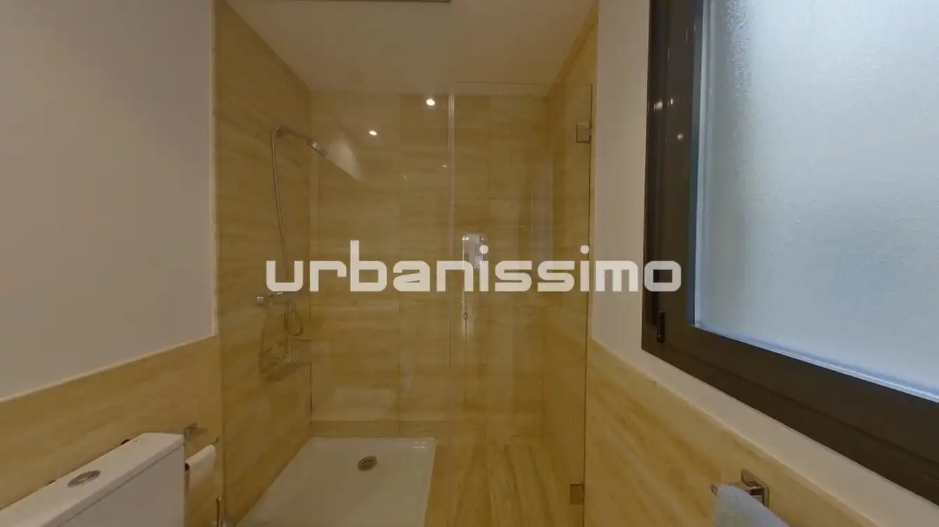 Baño de Apartamento de alquiler en Madrid con Aire acondicionado, Calefacción y Amueblado